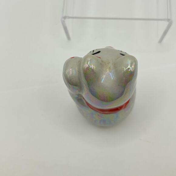 Small 2.5 in White iridescent Ceramic Maneki Neko Good Luck Cat with Gold Coin - Picture 5 of 7